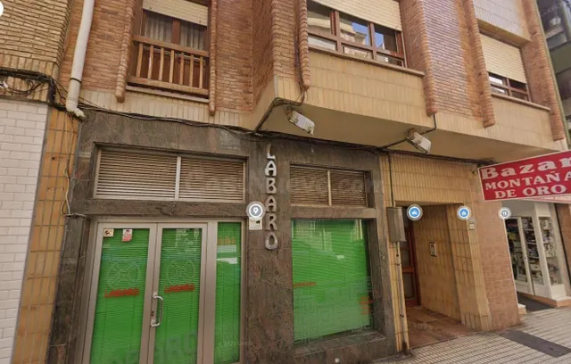 Se vende piso OKUPA en SantoÑ±a (Cantabria). - foto 3