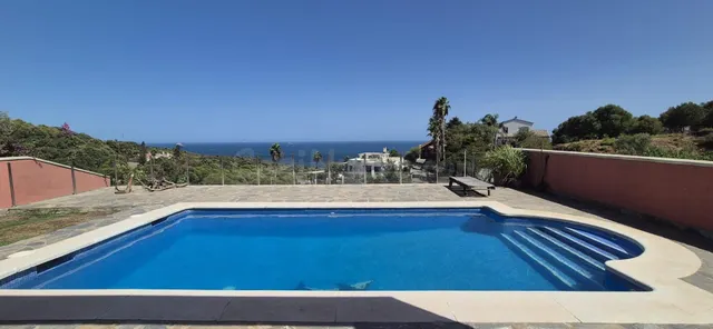 CHALET EN EL FARO DE PUNTA CARNERO CON PISCINA - foto 3