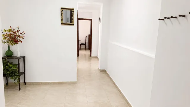 Amplia Planta Baja en Semi Centro de Cabra - ¡Ideal para Tu 
