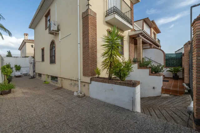 Magnífica casa unifamiliar de 4 dormitorios grandes en Otura — 28