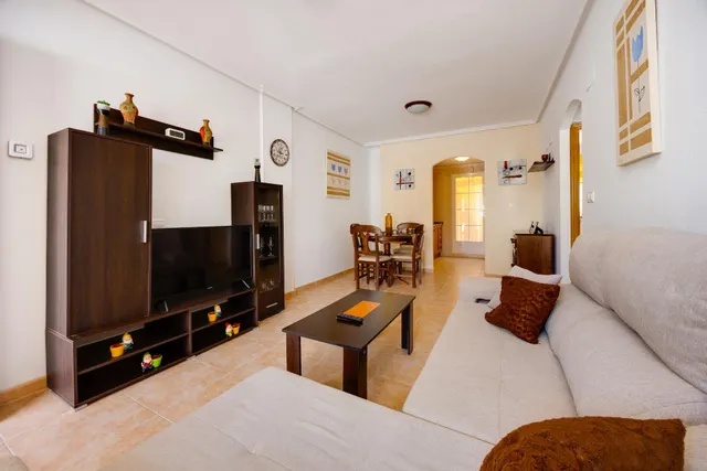 Bungalow con 2 jardines, garaje y piscina comunitaria en Torrevieja, los balcones — 10