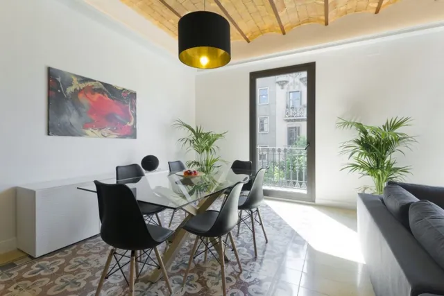 AMPLIO Y  CENTRICO ¡MAGNIFICO PISO EN LA DRETA DE L'EIXAMPLE! — 2