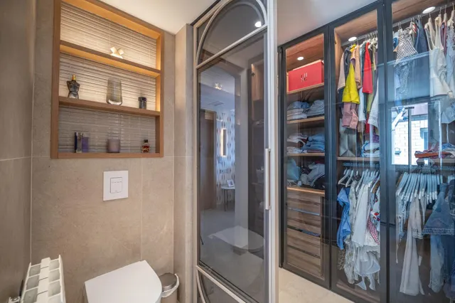 Impresionante Vivienda de Lujo con Diseño Moderno y Comodidades Exclusivas — 42