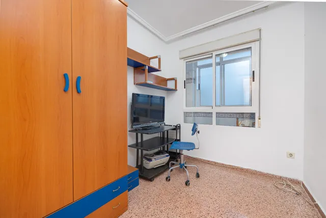 4 Dormitorios 2 baños  vivienda grande — 22