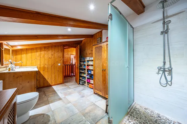 Villa de campo con piscina privada y casa de invitados . — 25