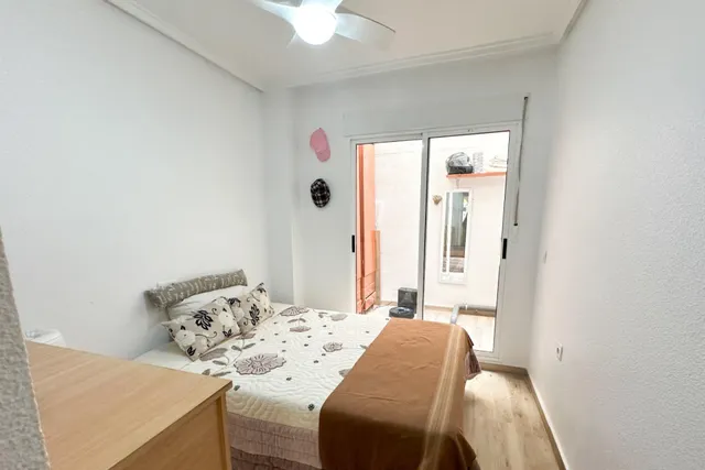 Gran apartamento en Torrevieja: 2 hab, 1 baño — 15