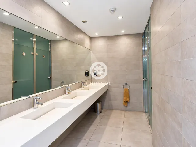 Magnifica oficina - local comercial de 1.498 m2 en rambla de catalunya, en pleno centro de Barcelona. — 25