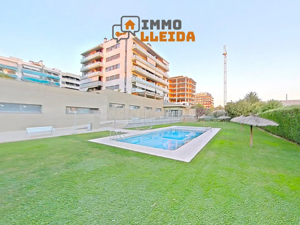 EXCLUSIVO Piso Parc de lAigua con gran terraza, parking y trastero