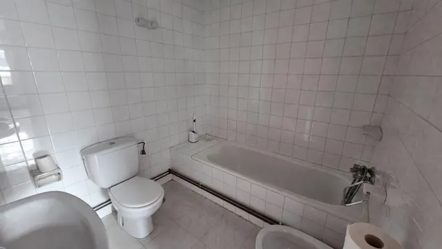 Nave comercial con alojamiento, aparcamiento y parcela en A Gándara — 20
