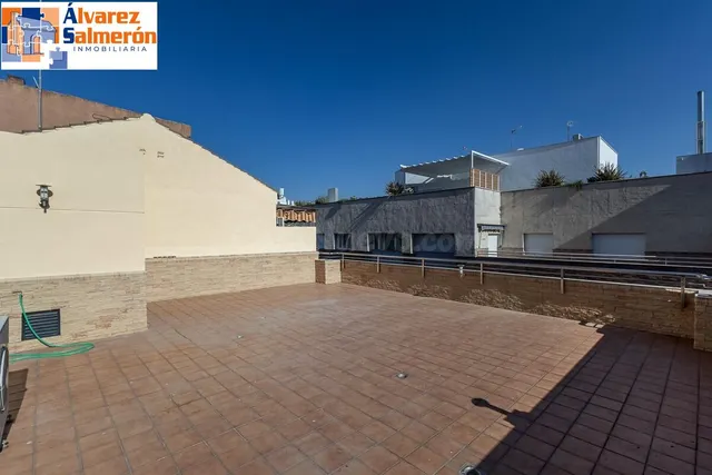 Ático dúplex junto Alhamar con 2 garajes y 2 trasteros — 2