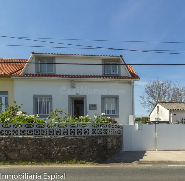 ¡Inversión Perfecta en Ferrol! Tres Viviendas en Una ✨ - foto 2