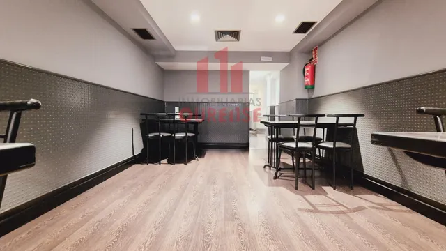 LOCAL COMERCIAL CON LICENCIA DE CAFETERÍA EN O COUTO — 10