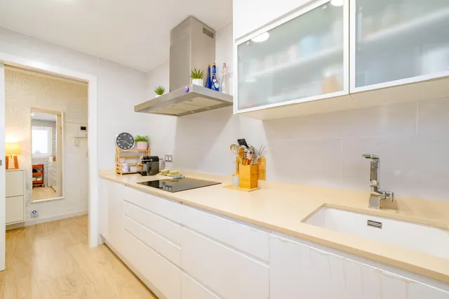 ESPECTACULAR VIVIENDA REFORMADA, TOTALMENTE EXTERIOR, CON BALCÓN Y ASCENSOR A COTA 0 JUNTO A LOS JARDINES DEL TURIA — 8