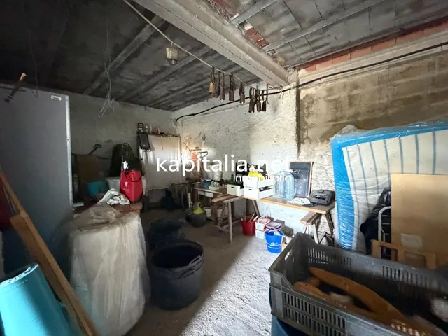 Casa con explotación agrícola en desuso — 18