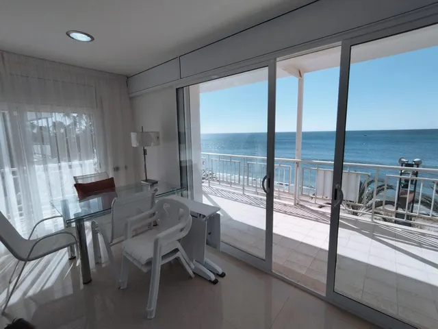 ESPECTACULAR PISO CON VISTAS AL MAR EN EL PASEO MARITIM DE SALOU. — 13