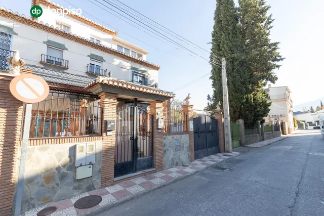 Casa adosada con terraza, vistas a Granada y Sierra Nevada, garaje y sótano — 50