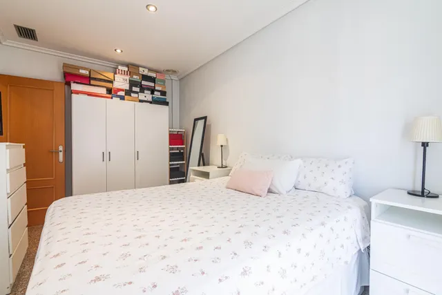 Luminoso piso exterior a esquina de 90 m2 con balcón, garaje y vistas despejadas en avenida de Alicante (vpo) — 28