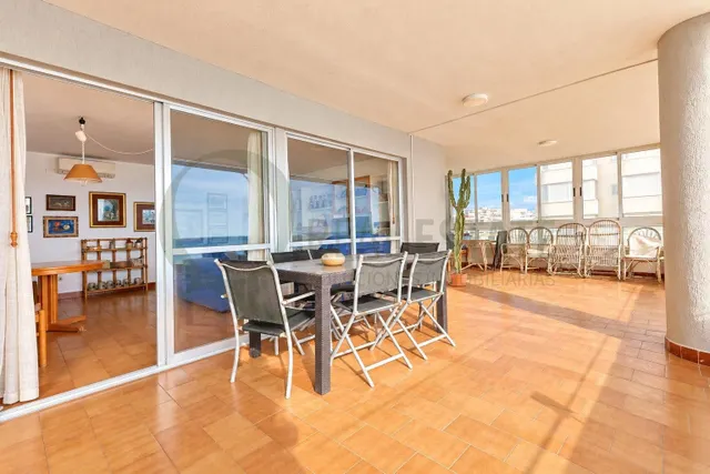Vistas abiertas al mar y gran terraza en Cabo de las Huertas · 3 dormitorios y 2 baños — 9