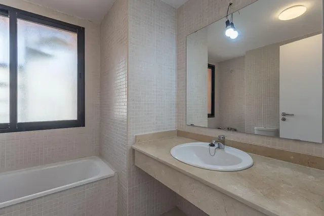 PRECIOSO CHALET EN LOMA VERDE — 32