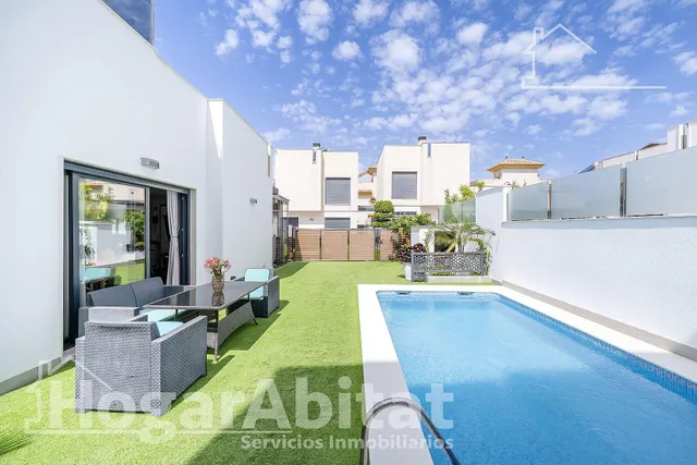 ¡EXTRAORDINARIO CHALET! AMPLIO Y SEMINUEVO CON PISCINA PRIVADA Y TRES TERRAZAS — 6