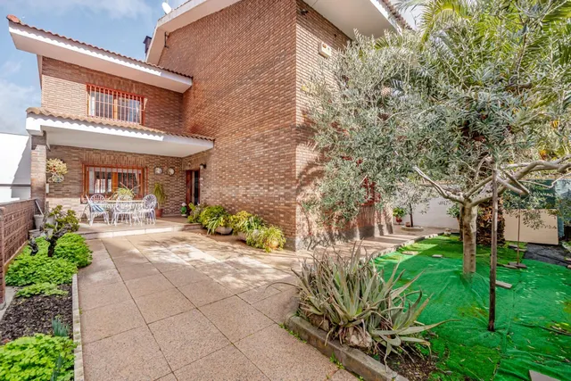 Chalet único en Carabanchel Alto – Parcela, piscina y jardín - foto 5