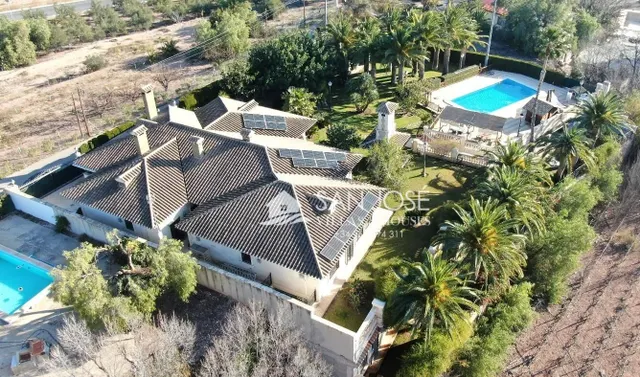VENTA DE CHALET DE LUJO EN NOVELDA
