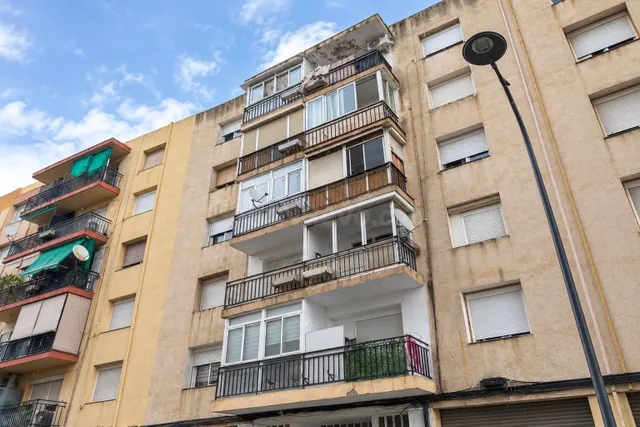 Amplio Piso en el Centro de Reus - Oportunidad para Reformar - foto 2