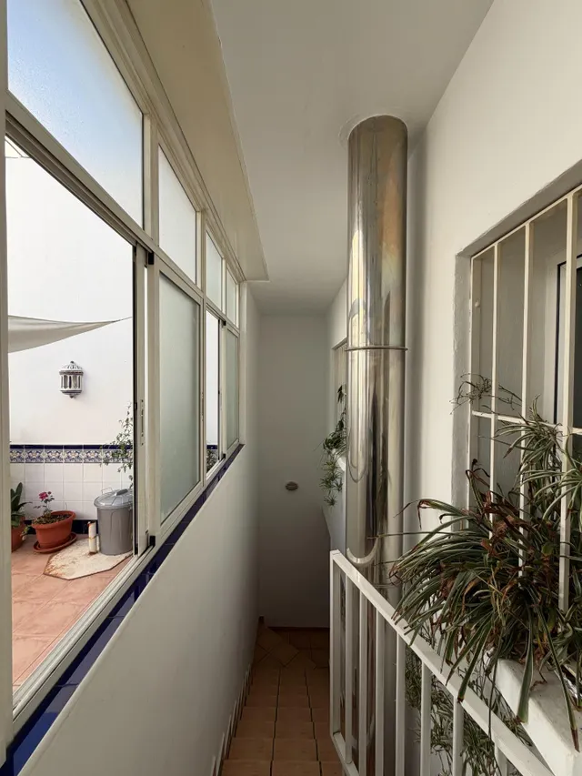 Dúplex familiar con 20 placas solares — 24