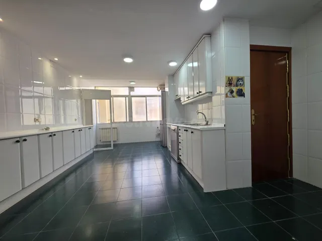 Amplio piso de 157 m2 con terraza, garaje y vistas al Retiro en Jerónimos — 8