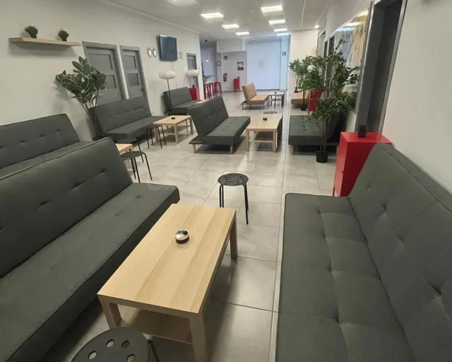 LOCAL DE 290 M2 BIEN CONSERVADO A 200 METROS DE LA PLAYA — 3
