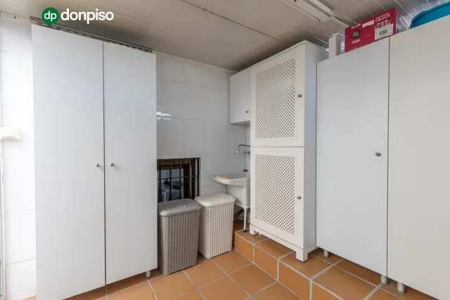 ADOSADA CON 4 DORMITORIOS, AMPLIAS TERRAZAS Y VISTAS A GRANADA Y SIERRA NEVADA — 50