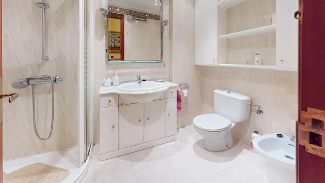 Piso de tres dormitorios de nueva construcción y con garaje — 29