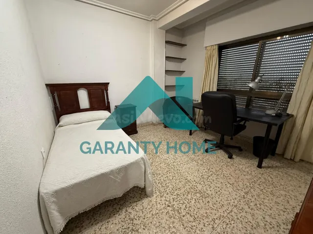 ¡SE ALQUILA PISO ZONA HERNÁN CORTÉS! - foto 4