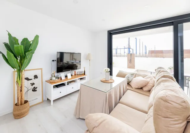Bonita casa independiente de reestreno en zona residencial de la Zubia — 32
