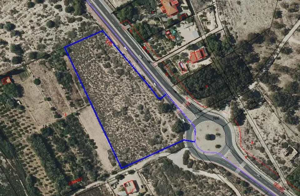 Te gustaria tener  un terreno rústico en  la misma carretera de Santa Pola donde pasar los domingos? parcela de 12.445 m2
