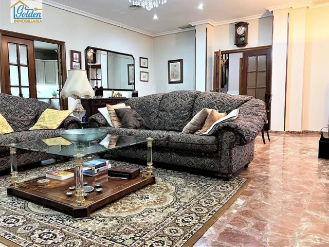 VIVIENDA DE LUJO, CON CALIDADES EN LA ZONA DEL HOSPITAL - foto 4