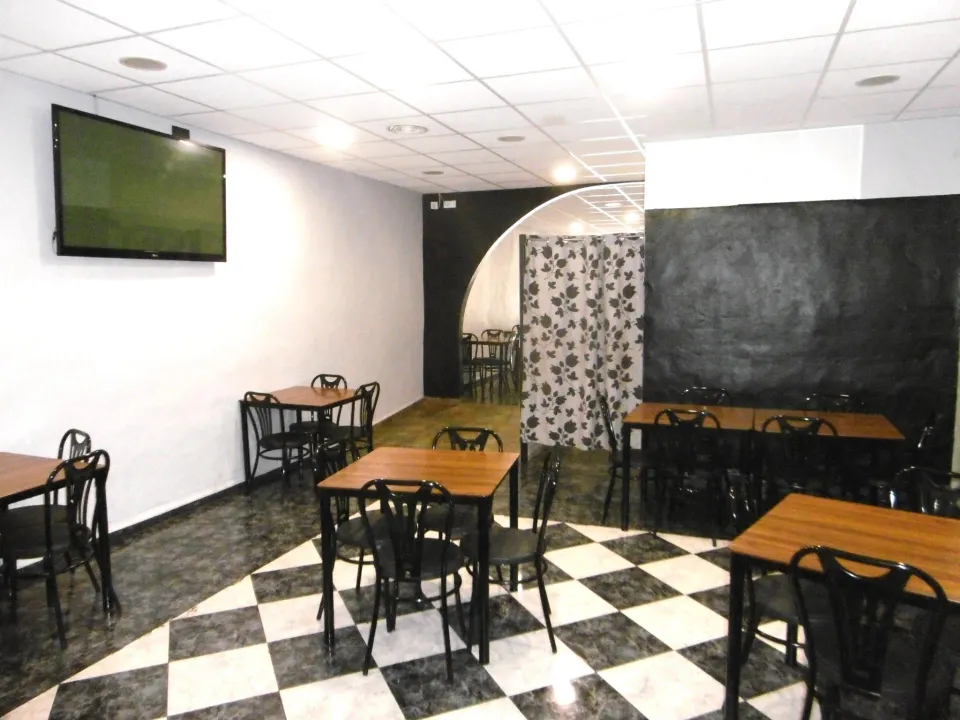 SOLAR CON LOCAL COMERCIAL EN PLANTA BAJA ACTUALMENTE CON NEGOCIO DE BAR
