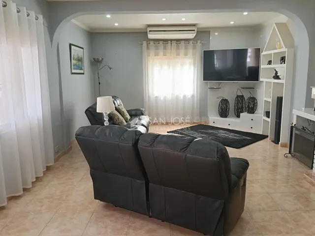 SE VENDE CHALET CON PISCINA EN BUEN ESTADO EN ASPE — 2