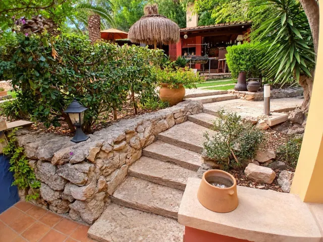 Villa con piscina y parcela de 2.075 m2 en Ses Rotgetes, cerca de Palma — 22
