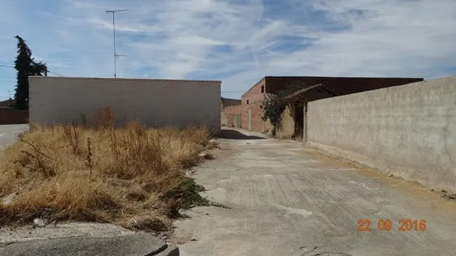 Urbis te ofrece un solar en venta en Pedrosillo de Alba, Salamanca. — 2