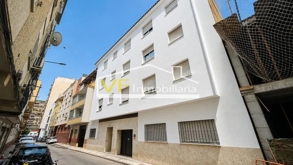 ¡Vive cómodo, vive bien: Apartamento reformado junto al Hospital Civil!