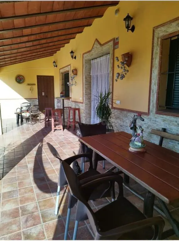 Preciosa casa con parcela y piscina en la Puebla de los Infa - foto 2