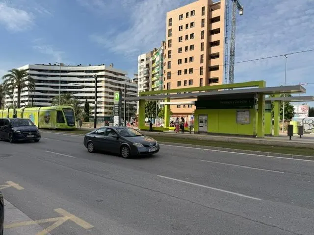 Alquiler apartamento amplio juan de borbon, 2 dormitorios, 2 baños, garaje , amueblado, luminoso — 28