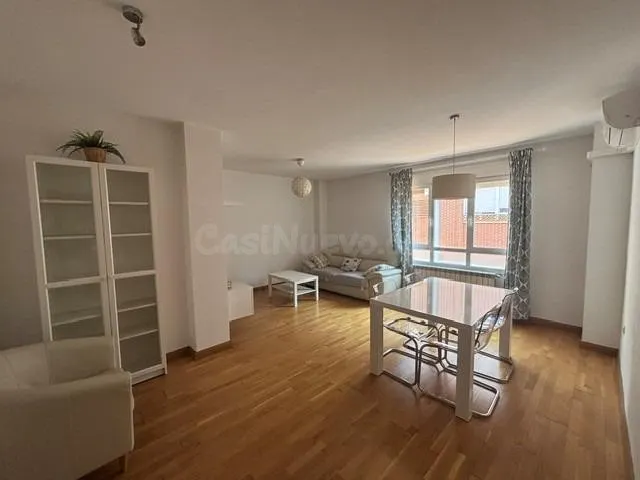 General Villalba. Piso con 2 dormitorios y 1 baño. Garaje y 