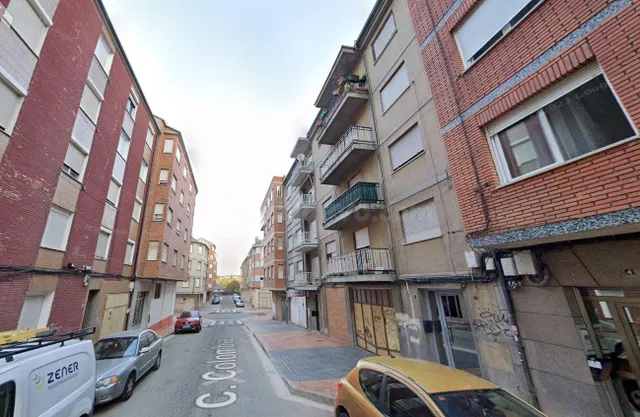 Se vende piso OKUPA en Ponferrada (León). - foto 2