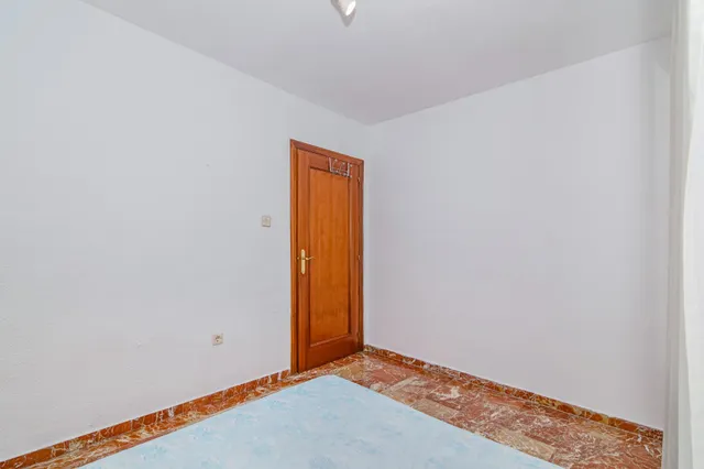 Amplio piso situado en el emblemático Edificio Presidente en Caleta — 22