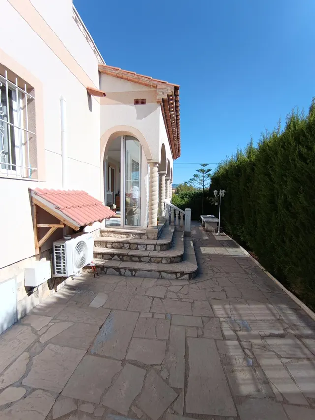 Exclusiva villa reformada y moderna con vistas al mar y montaña, piscina, cocina de verano y apartamento independiente — 34