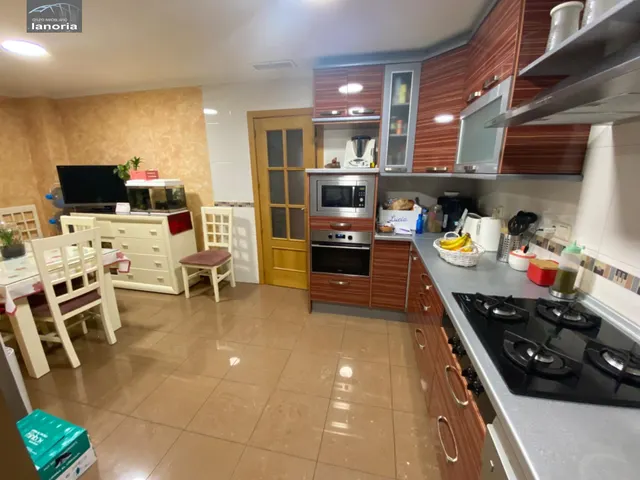 Grupo la Noria VENDE ADOSADO Amueblado y Equipado. Zona Barrio IMAGINALIA — 28