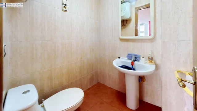 Local comercial 51m² en alquiler - El Grau — 18
