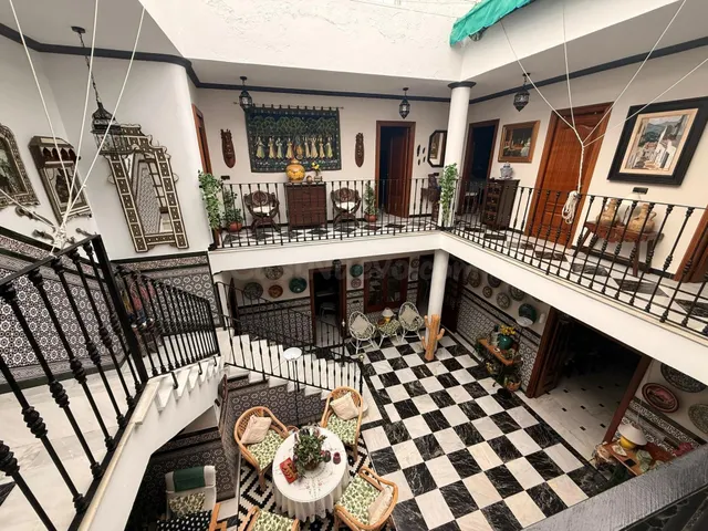 SE VENDE VIVIENDA INDEPENDIENTE CON GARAJE EN EL CENTRO DE A